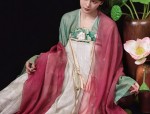 The Power of Hanfu:Junior Middle School Girl Student Embracing Traditional Chinese Elegance