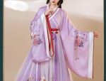 Hanfu Festival:Middle School Students Embrace Traditional Chinese Culture