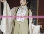 Modernizing the Qipao:A Maternal-Child Fashion of Traditional Charm with a Twist