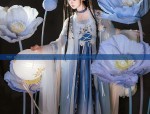 The Enigma of a Chic Hanfu Woman:The Sword-Wielding Dame of Traditional Splendor