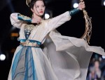 The Elegance of Cheongsam and Fur Shawl:A Blend of Traditional Beauty and Modern Comfort