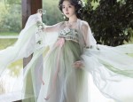Embroidery on Hanfu Fans:A Cultural Journey of Chinese Traditional Craftsmanship