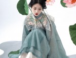 Heco Flagship Stores Mandarin-Style Skirt:A Glance into Traditional Elegance