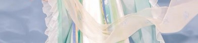 Green Hills and Traditional Hanfu:A Journey into Chinese Cultural Elegance