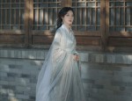 The Loom of Legacy:The Art of Creating Tapestry-Inspired Horseface Skirts in the Textile Department
