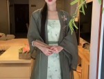 Winter Fashion:The Charm of Mini-Sized Horseface Skirt