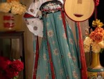 Maternal and Child Harmony in Traditional Hanfu Fashion