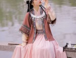 Blooming Elegance:The Revival of Hanfu Culture in the Warmth of YunTang