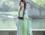 Ancient Charm of Childrens Traditional Dress:A Fairy Tale for Girls in Chinese-Style Gowns