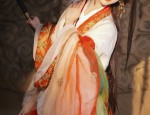 Little Girl in Traditional Chinese Fashion:The Rise of White Sneaker-Styled Hanfu