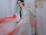 Winter Hanfu Fashion:The Long Robe of the Hanfu Winter Collection