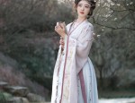 The Charm of Mini-Sized,Medium-Length Cheongsam:A Closer Look