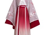 The Student in Hanfu,Blooming Like the Red Flower on the Other Side