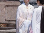 Daily Commuting in Ming-Style Cross-Collared Short Jacket with Pipa Sleeves and Hanfu Robe