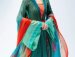 The Elegance of a Qipao Bride:The Journey of a Wedding Gown and Toast Ceremony
