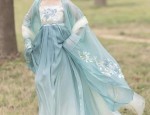 The Charm of a Plus-Size Cheongsam Woman