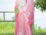 The Splendid Revival of NanzhīHanfu:The Essence of Traditional Chinese Fashion