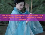A 12-Year-Old汉服女童 Radiates with Fairy-Like Charm