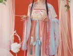 The Charm of Traditional Chinese Cheongsam for Little Girls:A Closer Look at the Qipao Blouse