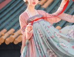 Winter Cheongsam for Young Girls:A Traditional Salutation Outfit for Chinese New Year