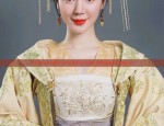 The Journey of a Nine-Year-Old Girl into the World of Hanfu Fashion