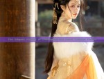 The Elegant Pairing of Cheongsam and Fan:A Cultural Fusion
