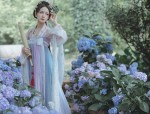 The Cheongsam-Inspired Clutch Bag:A Blend of Tradition and Modern Elegance