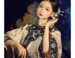 Reinventing the Cheongsam:Teenage Girl Si Tengs Qipao Evolution