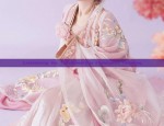 Youthful Elegance in Dark-Hued Cheongsam:A Modern Fashion Statement