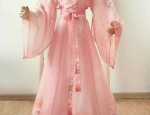 The Evolution of the Classic Cheongsam:A Short White改良旗袍的时尚变迁，短款白色新风尚
