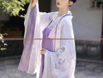 Embracing Modernity in Traditional Chinese Fashion:The New Design of Sino-Modern Clothing