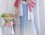 Elegant Qipao Women in Long Sleeves:Embodying Traditional Charm with Modern Grace