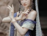 Tall and Elegant:The Story of a 180cm Tall Qipao Wearer