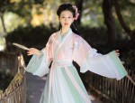 Modernized Chinese Cheongsam:Embracing Plus-Size Fashion with Traditional Elegance