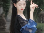 Summer in Ancient Hanfu Fashion:The Rise of Traditional Chinese Costume among College Girls