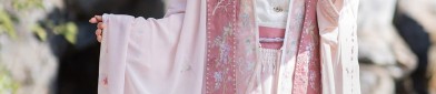Elegant Elegance:Exploring the Charm of Le Yanyans Hanfu in the Song of Changge