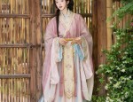 White Collared Cheongsam with a Neck Strap:A Closer Look