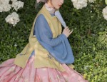 Fashionable Toppings for Girls’Horseface Skirts:A Stylish Guide