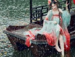 Chiffon Revolution:Modernizing the Cheongsam with a Fashionable Twist