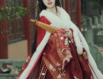 The Splendid Charm of Water-Sleeve Classic Dance in Hanfu Fashion