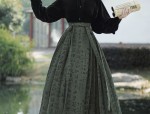 Dili Reba’s Glass-like Hanfu Fashion:A Close Examination of the Splendid Liuli Glass)Style