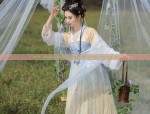 Flowery Creek Farewell:Original Hanfu Styles in Bloom