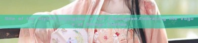 Site of the Stylish Qujingtian in Her Cheongsam,Embracing the Vogue of Sitings Clothes