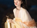 Elegant and Unique:The Allure of Shanhe Style in the Attire of Wen Kexings Character