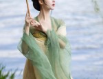 The Enchanting Allure of a Purple Swallow-Tail Cheongsam