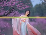 The Allure of a Black Hanfu Dame:A Bold and御姐风范的汉服女子
