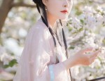 Children in Chinese Traditional Clothing:The Revival of Hanfu Fashion