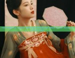 The Enigma of Ancient Robe-Clad Women:The Allure of the Ancient Puff-Out Cape