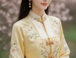Womens Placket-Style Tang Suit Jacket with盘扣细节
