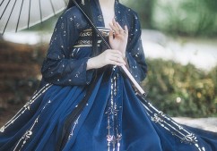 The Legend of the Mountain and the Sea:The Story of the Dragon Mother in Hanfu Fashion
